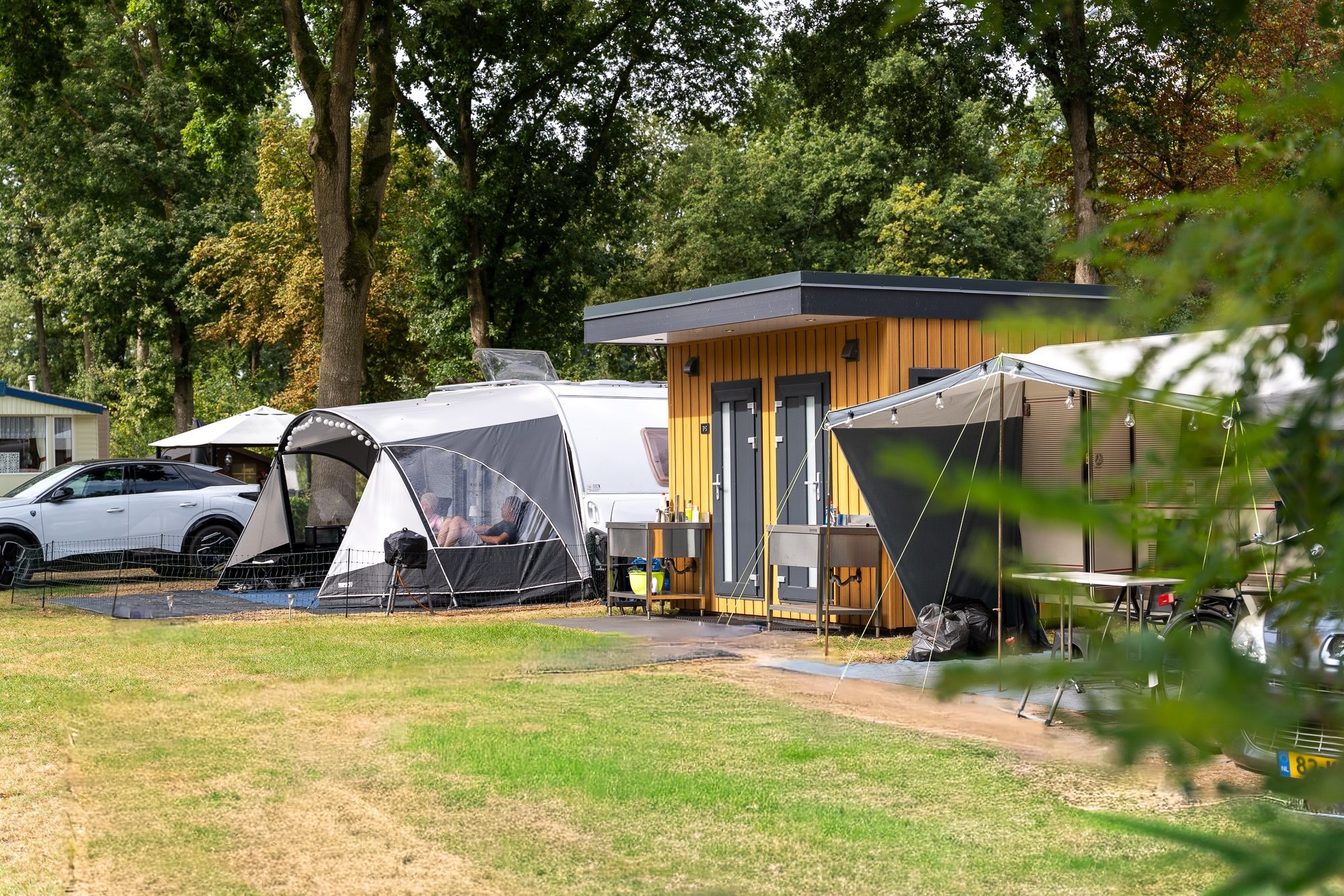 Camping pitch with private sanitary facilities